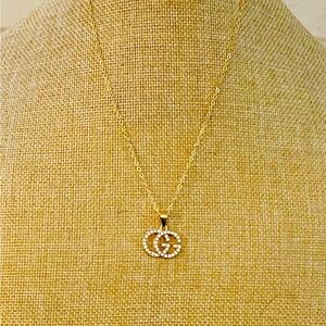 Fashion Gold-plated double “G” necklace.